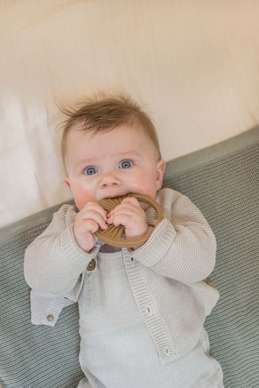 Baby Zusss | Zusss Bijtring Zonnetje Kaki