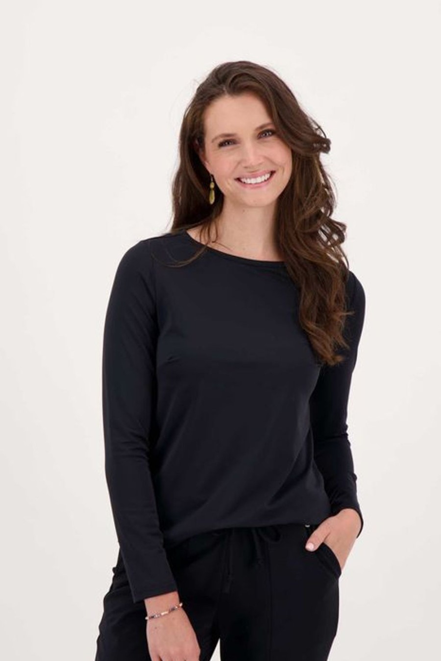 Kleding Zusss | Zusss Travel Top Met Boothals Zwart